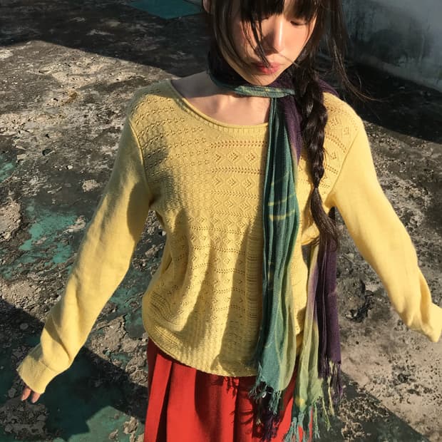 소프트 옐로우 펀칭 니트