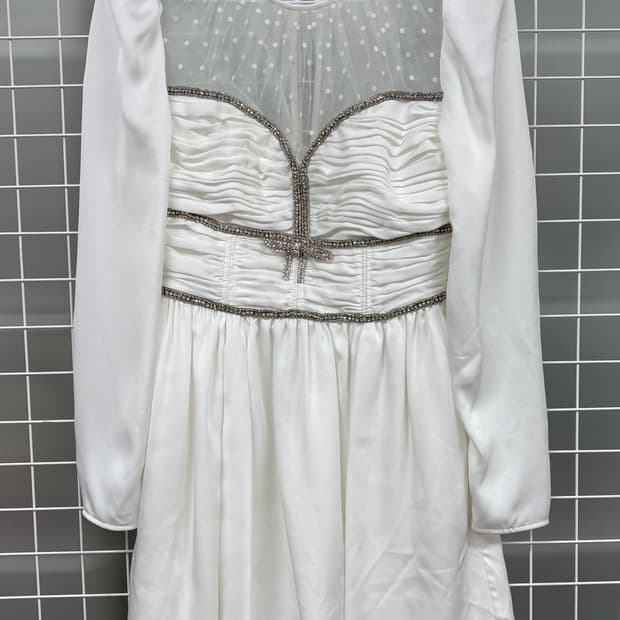 셀프포트레이트 화이트 원피스