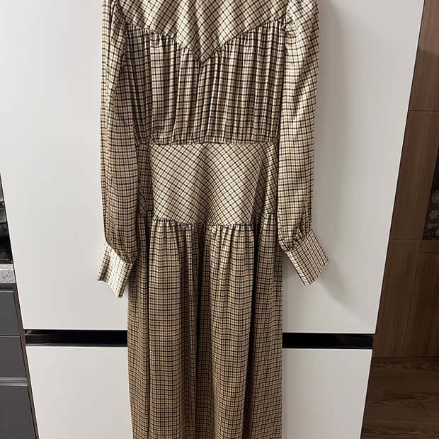 더에보니아이즈 체크 새틴 롱드레스