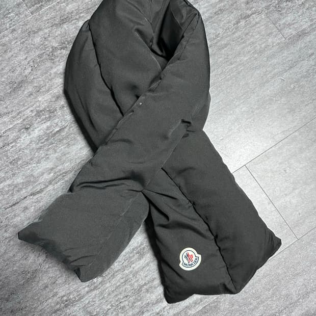 몽클레어 패딩 목도리