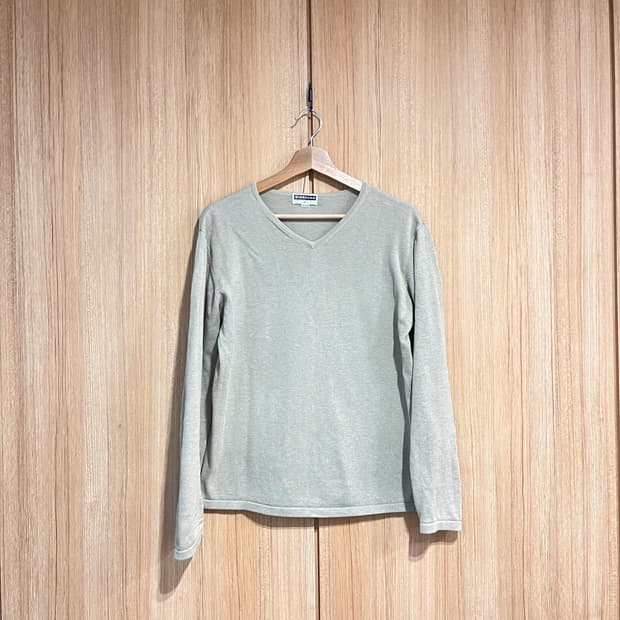 지오다노 브이넥 니트