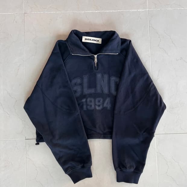 인사일런스 SLNC 1994 크롭 반집업 맨투맨 네이비