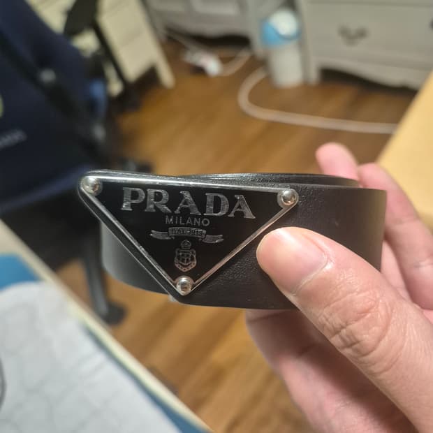 프라다 스무스 사피아노 레더벨트 팝니다