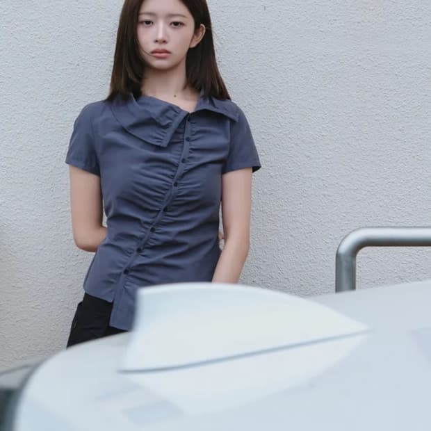 high neck shirring button shirt 차콜 새상품