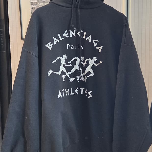 발렌시아가 후드팝니다.