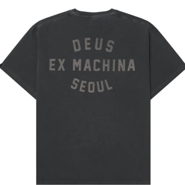 [XL] 데우스 엑스 마키나 서울 컬리지 어드레스 뱐발 티셔츠 차콜