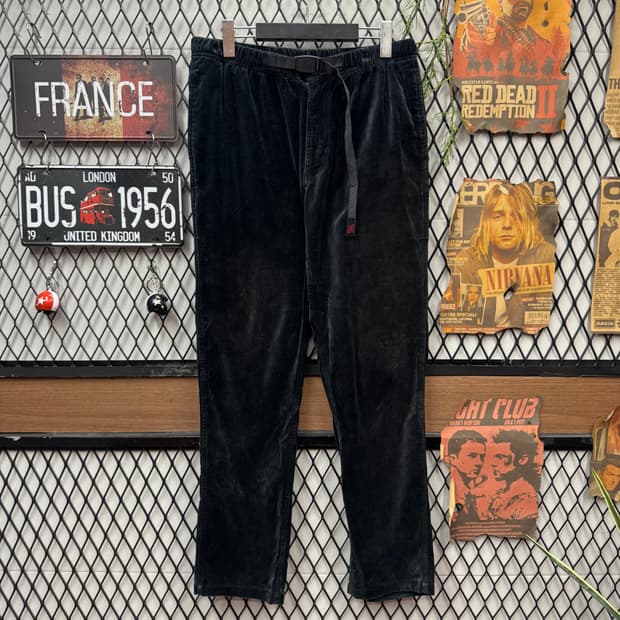 2017F/W 그라미치 코듀로이 테이퍼드 팬츠 후면 로고 포인트 블랙