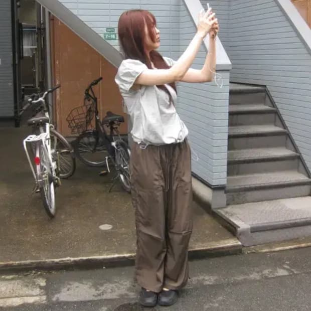 세이지블루 글로시 카고팬츠 브라운