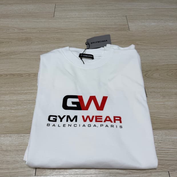 발렌시아가 티셔츠