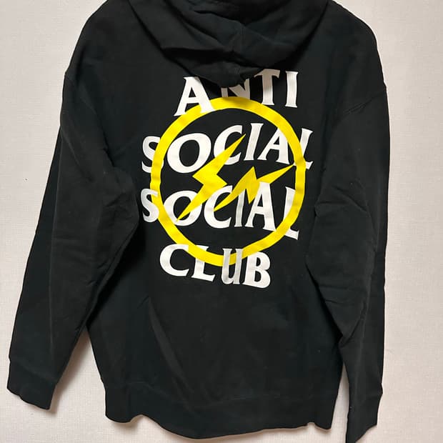 안티소셜소셜클럽 X 프라그먼트 콜라보 볼트 후드 L사이즈 