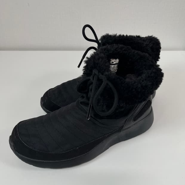[245] nike fur boots 