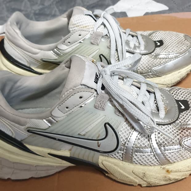 나이키 V2K 런 서밋화이트 메탈릭실버 스니커즈 (240)