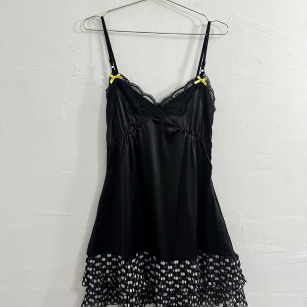 Dot sleeveless