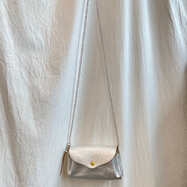 Kissora 실버 리얼레더 크로스백