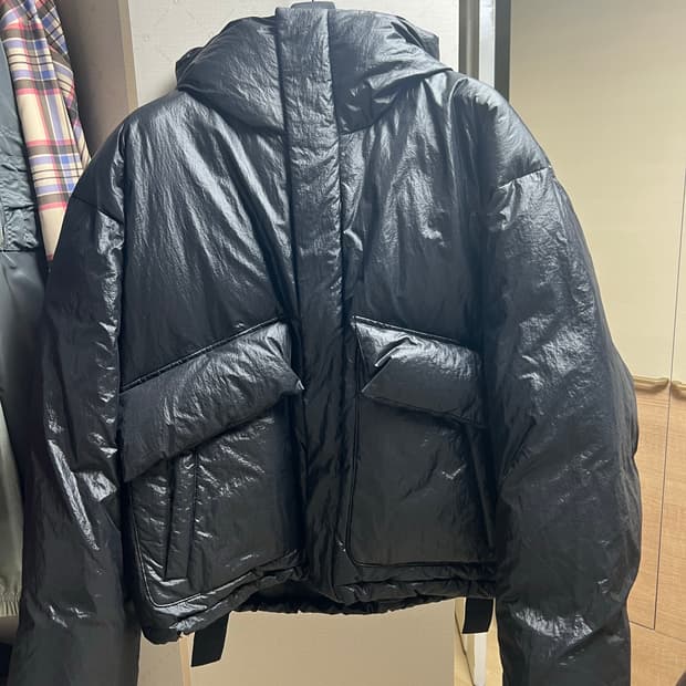 <구스다운> 이에이 MN HOODIE DOWN JACKET Black