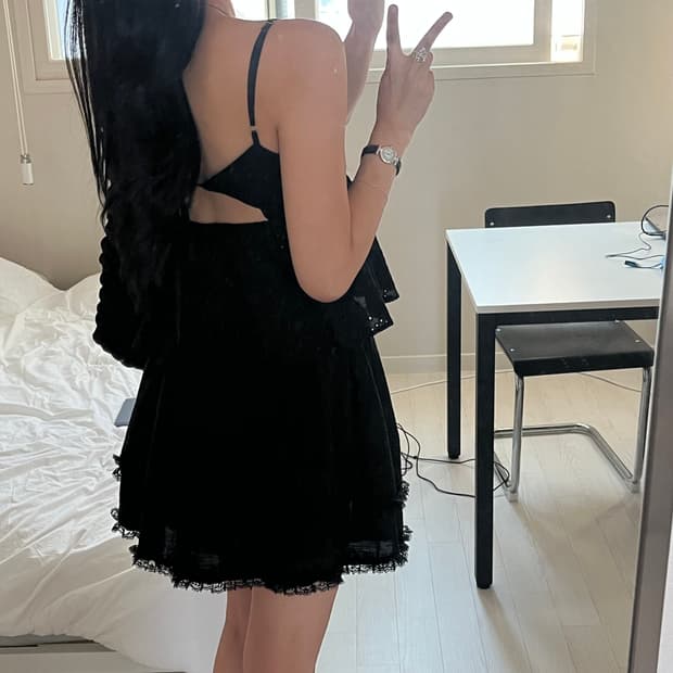 뒤 포인트 펀칭 블라우스 나시