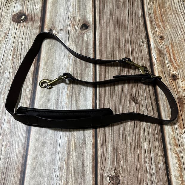 FILSON 필슨 레더 숄더 스트랩 위드 패드 브라운 색상