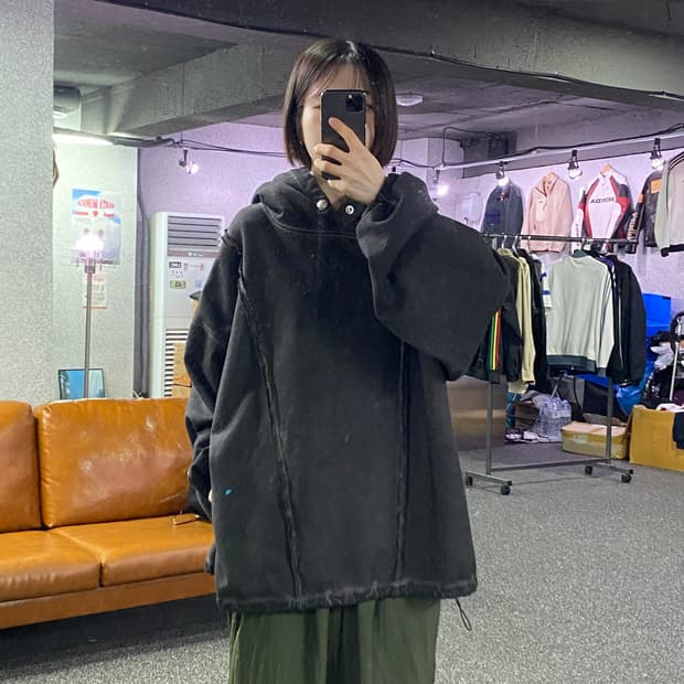 떠그클럽X휠라 스티치 로고 스냅 후드티 B4545