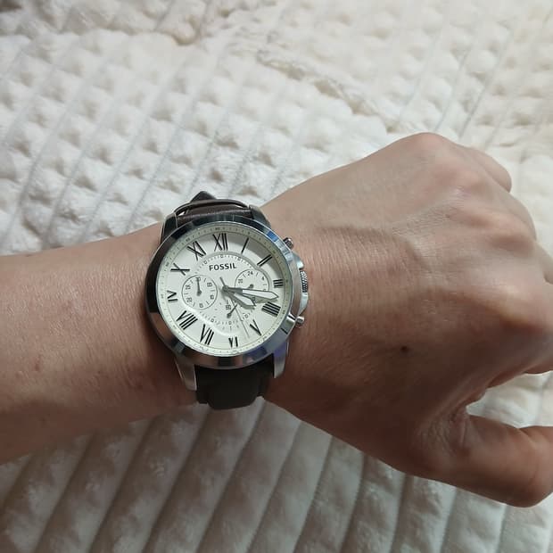 파슬..가죽 스트랩시계입니다.쿼츠