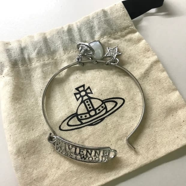 비비안웨스트우드 마더 펄 하트 스타 오브 뱅글 팔찌