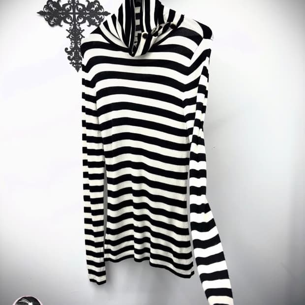 큐빈티지 대장 하이넥 스트라이프 긴팔티