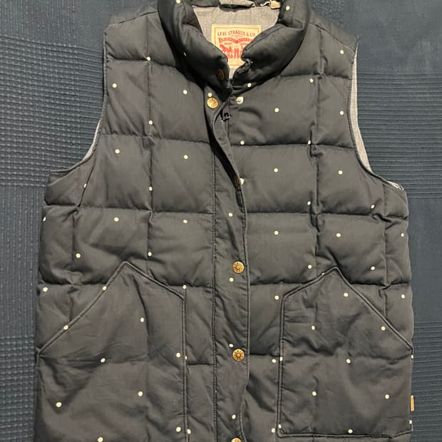 리바이스 여성 덕다운 도트 패딩조끼