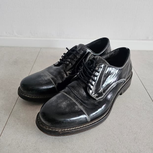 존바바토스 John Varvatos 더비