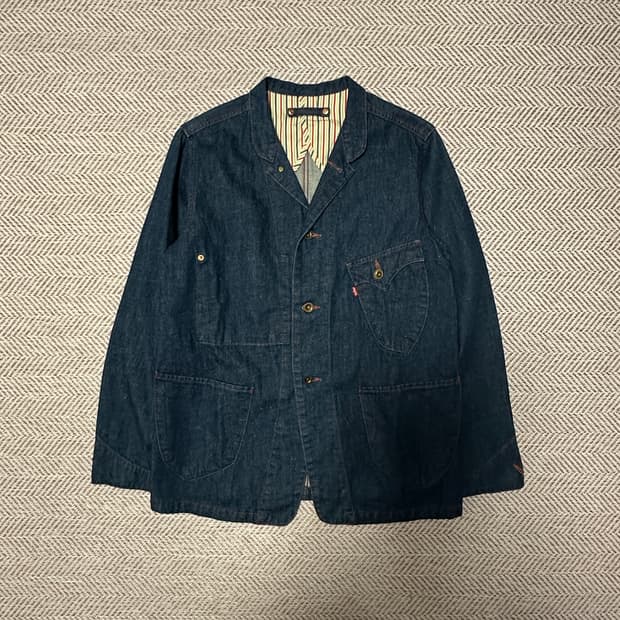LEVI'S red tab denim jacket