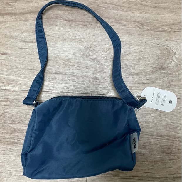 새상품)큘 미니백 네이비