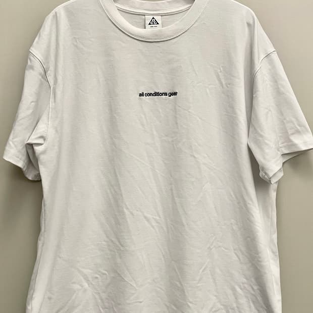 (XL)나이키 ACG 자수 로고 드라이핏 반팔티셔츠 화이트
