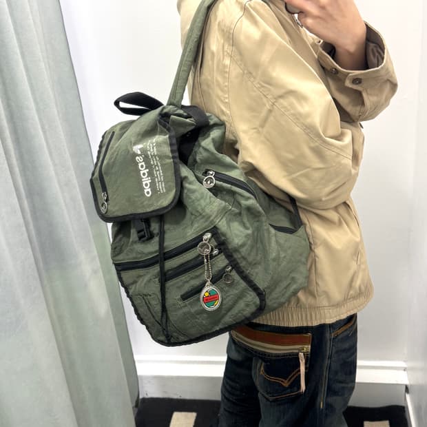 아디다스 카키 백팩 
