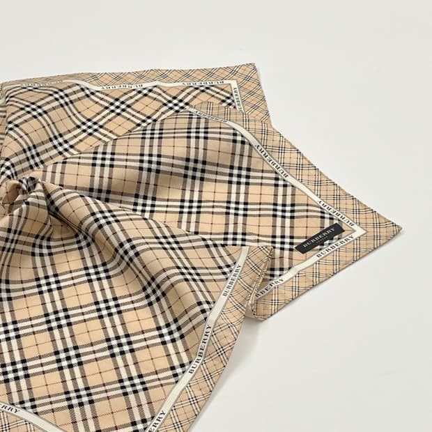 (새상품) burberry/ 버버리 쁘띠스카프 손수건