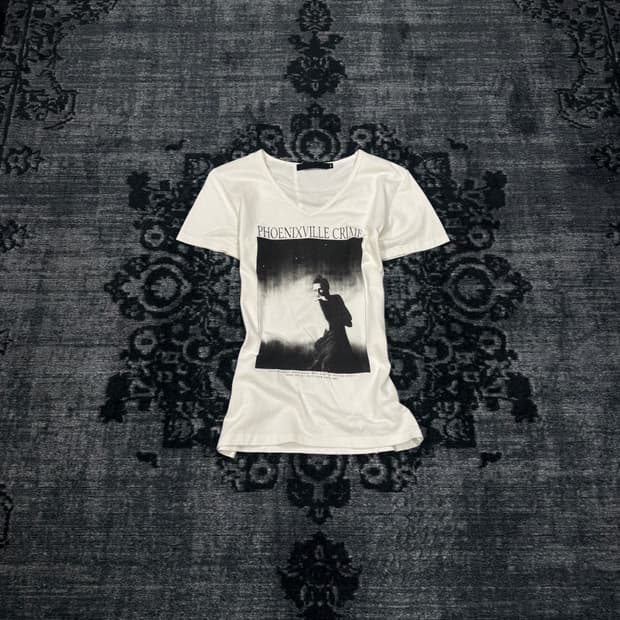 Fuga white lettering printing top