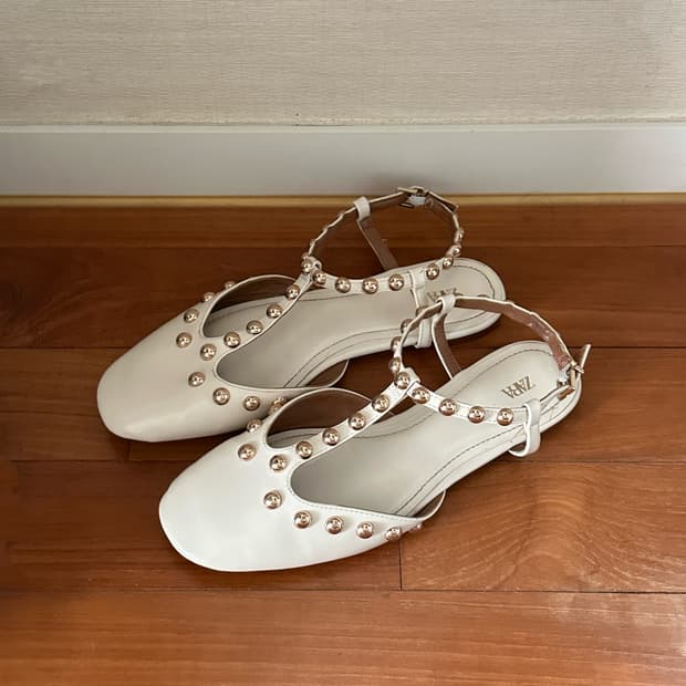 자라 스터드 플랫슈즈 EU36