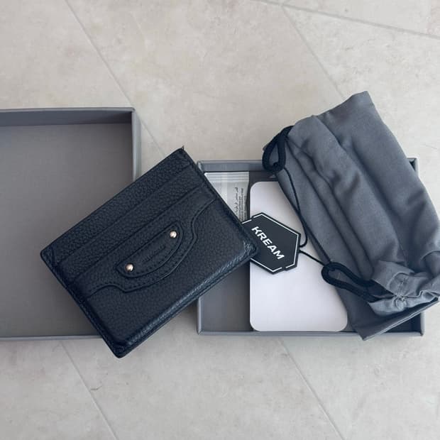 발렌시아가 네오 클래식 카드 홀더 블랙