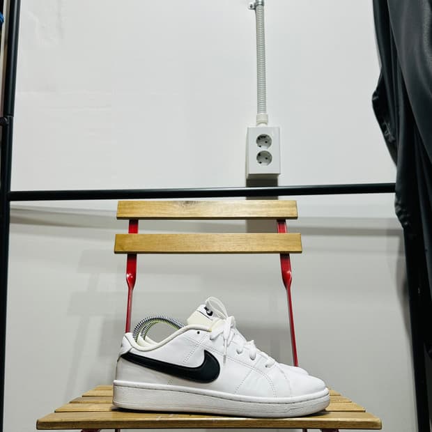 250) 나이키 운동화 남녀 공용 신발 코트 로얄 화이트 블랙 스우시