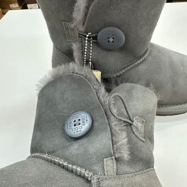 UGG ๋ฒํผ ๊ทธ๋ ์ด ์ด๊ทธ 245