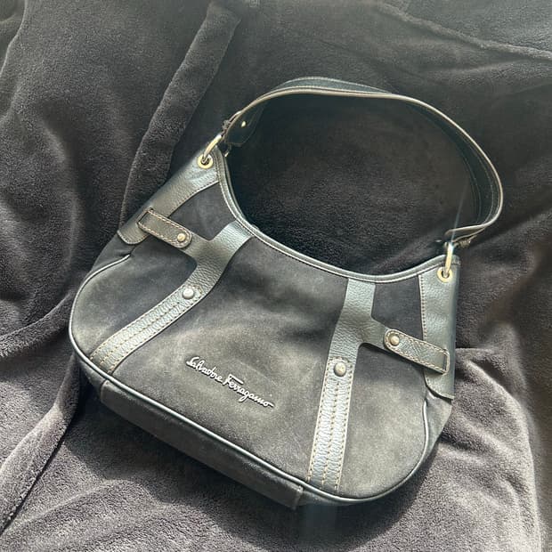 거의새상품🩶!!)) 페라가모 블랙 스웨이드 호보백