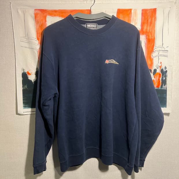 퀵실버 네이비 맨투맨