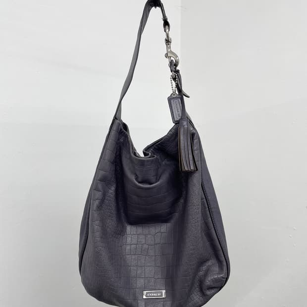 코치 레더 로고 태슬 호보백