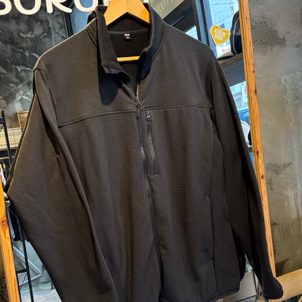 유니클로 기모 블랙 집업져지