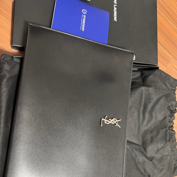 생로랑 클러치백