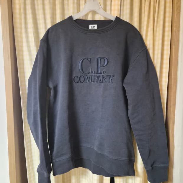 CP컴퍼니 맨투맨