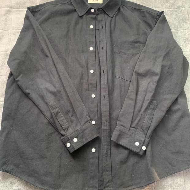 GLW 블랙 오버핏셔츠