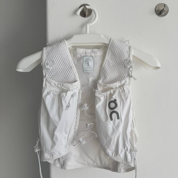 ON running Ultra Vest Pro