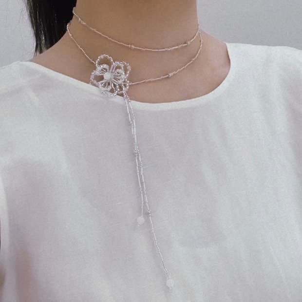 White flower layered necklace