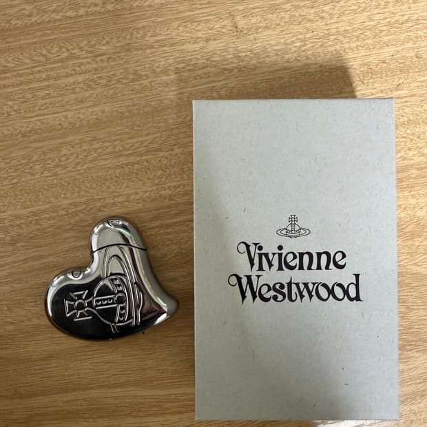비비안웨스트우드 하트라이터 (실버) 판매합니다. 