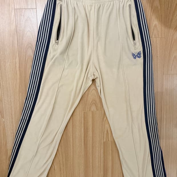 니들스 벨루어 트랙팬츠 내로우 핏