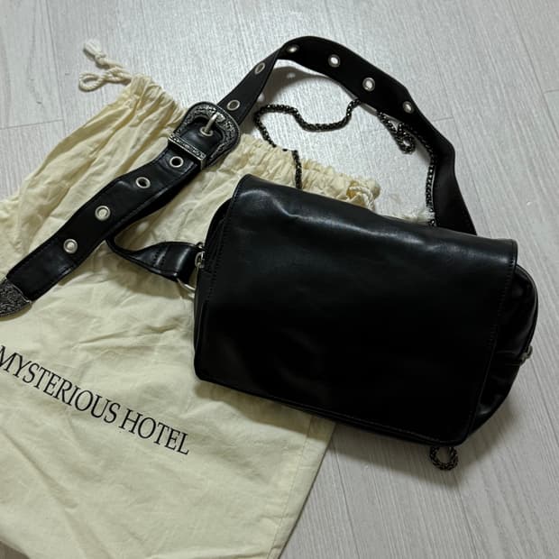 더미스테리어스호텔 웨스턴 벨트백 블랙