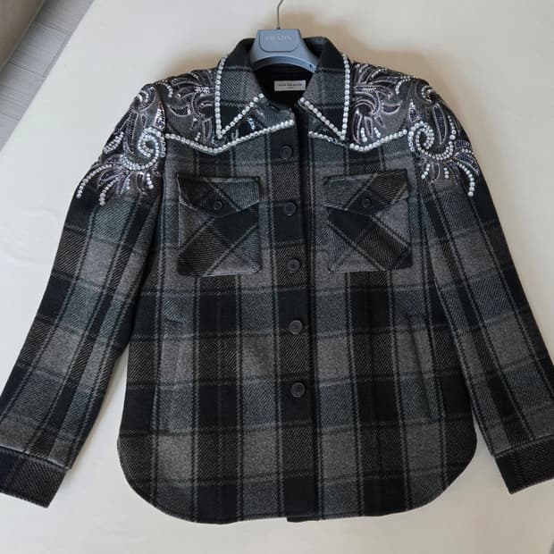 드리스 반 노튼 런어워에이 상품